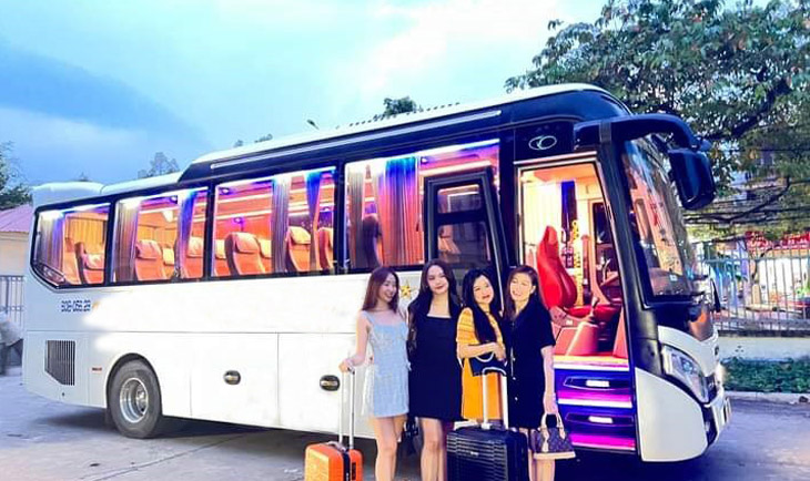 Cho Thuê Xe Limousine 29 chỗ tại Hà Nội