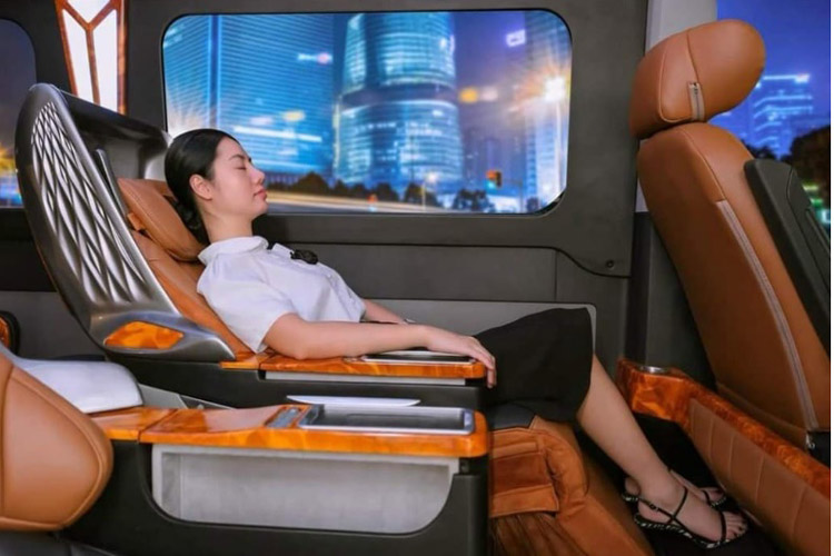 Xe 10 chỗ Limousine Hà Nội